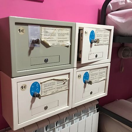 הוסטל מדריד Rc Miguel Angel מראה חיצוני תמונה Mailboxes on board a train